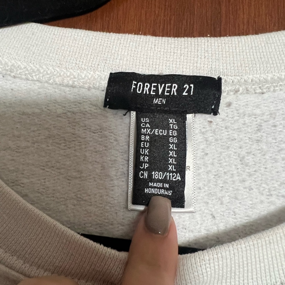 Forever 21 MENS white crewneck, size M